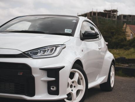 Toyota yaris IV vs mazda2 hybrid