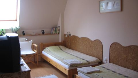 Pokój 2-osobowy na piętrze z łazienką (możliwa dostawka)
