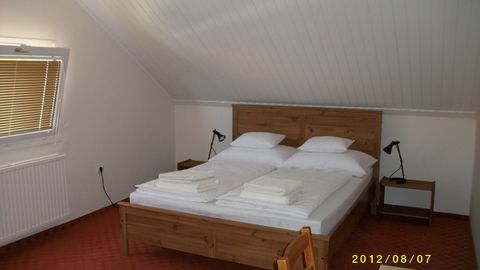 Apartament 8-osobowy na piętrze z balkonem z 3 pomieszczeniami sypialnianymi (możliwa dostawka)