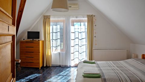 Apartament 2-osobowy na piętrze z 1 pomieszczeniem sypialnianym (możliwa dostawka)