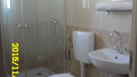 Pokój 4-osobowy Standard z łazienką (możliwa dostawka)