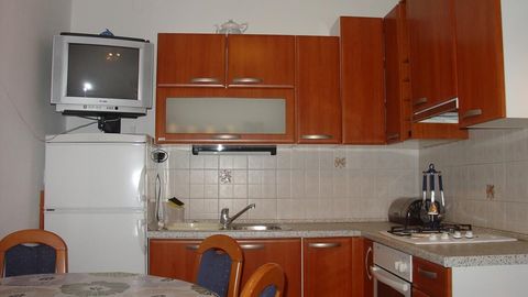 Apartament 6-osobowy z klimatyzacją z tarasem z 2 pomieszczeniami sypialnianymi A-13225-a