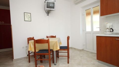 Apartament 4-osobowy z klimatyzacją z tarasem z 2 pomieszczeniami sypialnianymi A-2327-b