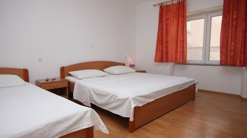 Apartament 6-osobowy z klimatyzacją z tarasem z 2 pomieszczeniami sypialnianymi A-6356-c