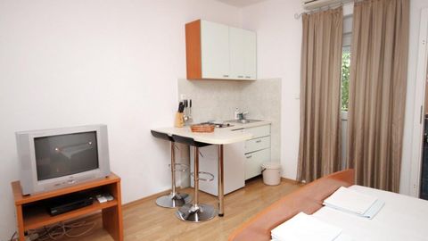 Apartament 3-osobowy z klimatyzacją z tarasem z 1 pomieszczeniem sypialnianym AS-6696-a