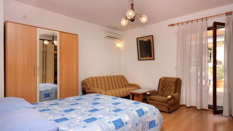 Apartament 4-osobowy z klimatyzacją z tarasem z 1 pomieszczeniem sypialnianym A-5301-b