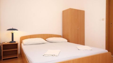 Apartament 8-osobowy z klimatyzacją z tarasem z 3 pomieszczeniami sypialnianymi A-10083-a