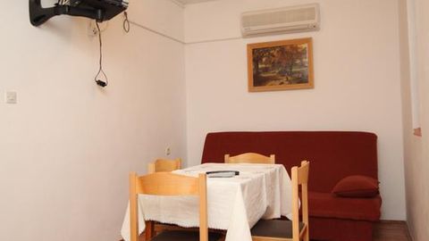 Apartament 4-osobowy z klimatyzacją z tarasem z 2 pomieszczeniami sypialnianymi A-6329-a