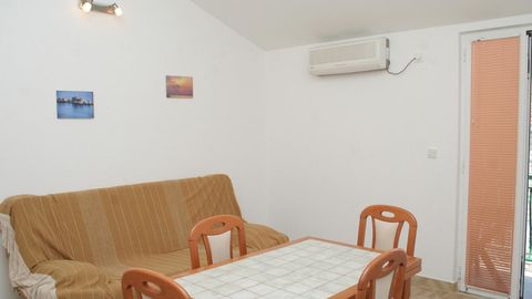 Apartament 5-osobowy z klimatyzacją z balkonem z 1 pomieszczeniem sypialnianym A-4510-a