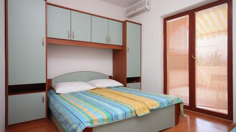 Apartament 3-osobowy z klimatyzacją z tarasem z 1 pomieszczeniem sypialnianym A-6606-d