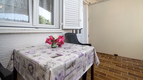Apartament 4-osobowy z klimatyzacją z tarasem z 1 pomieszczeniem sypialnianym A-227-a