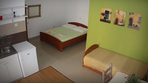 Apartament 3-osobowy z klimatyzacją z tarasem z 1 pomieszczeniem sypialnianym AS-12353-a