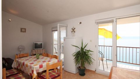 Apartament 7-osobowy z klimatyzacją z widokiem na morze z 3 pomieszczeniami sypialnianymi A-6670-a