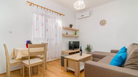 Apartament 8-osobowy z klimatyzacją z tarasem z 3 pomieszczeniami sypialnianymi K-11396