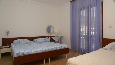 Apartament 6-osobowy z klimatyzacją z tarasem z 2 pomieszczeniami sypialnianymi A-2721-b