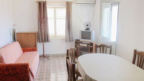 Apartament 6-osobowy z klimatyzacją z widokiem na morze z 2 pomieszczeniami sypialnianymi K-9664