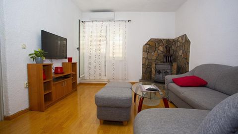 Apartament 6-osobowy z klimatyzacją z tarasem z 2 pomieszczeniami sypialnianymi A-12816-a
