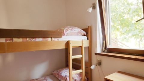 Apartament 3-osobowy z klimatyzacją na parterze z 2 pomieszczeniami sypialnianymi
