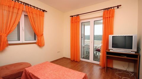 Apartament 6-osobowy z klimatyzacją z widokiem na morze z 2 pomieszczeniami sypialnianymi A-5018-b