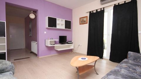 Apartament 5-osobowy z klimatyzacją z tarasem z 2 pomieszczeniami sypialnianymi A-6161-a