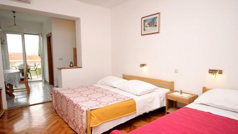 Apartament 3-osobowy z klimatyzacją z tarasem z 1 pomieszczeniem sypialnianym AS-5246-b
