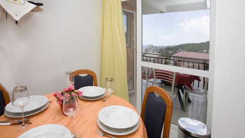 Apartament 5-osobowy z balkonem z klimatyzacją z 2 pomieszczeniami sypialnianymi