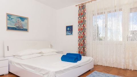 Apartament 4-osobowy z klimatyzacją z tarasem z 2 pomieszczeniami sypialnianymi (możliwa dostawka)