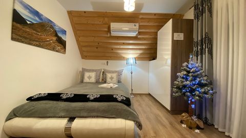 Apartament 5-osobowy z balkonem z klimatyzacją z 2 pomieszczeniami sypialnianymi (możliwa dostawka)