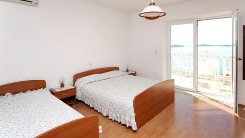 Apartament 3-osobowy z klimatyzacją z widokiem na morze z 1 pomieszczeniem sypialnianym AS-4762-c