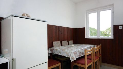 Apartament 8-osobowy z tarasem z widokiem na morze z 4 pomieszczeniami sypialnianymi K-4946