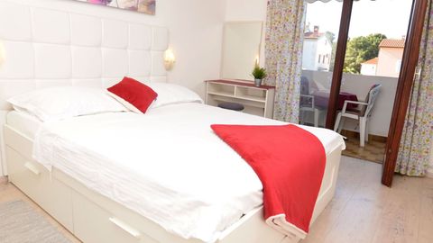Apartament 6-osobowy z klimatyzacją na piętrze z 3 pomieszczeniami sypialnianymi