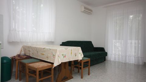 Apartament 4-osobowy z klimatyzacją z tarasem z 1 pomieszczeniem sypialnianym A-6158-d