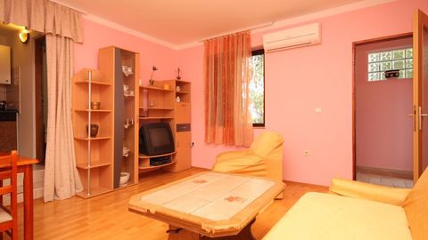 Apartament 5-osobowy z klimatyzacją z tarasem z 2 pomieszczeniami sypialnianymi A-7867-b