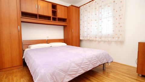 Apartament 5-osobowy z klimatyzacją z widokiem na morze z 3 pomieszczeniami sypialnianymi A-9225-a