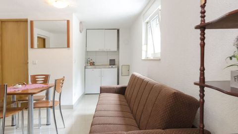 Apartament 4-osobowy z klimatyzacją w suterenie z 2 pomieszczeniami sypialnianymi