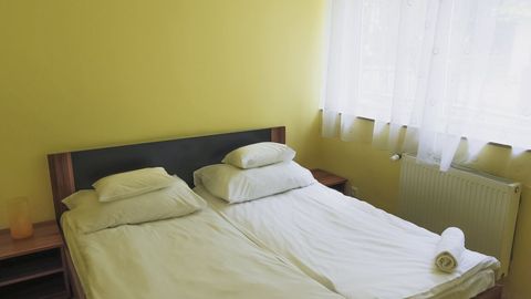 Apartament 6-osobowy na parterze z klimatyzacją z 2 pomieszczeniami sypialnianymi (możliwa dostawka)