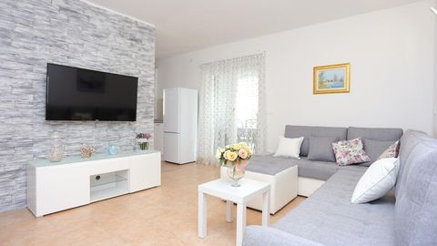 Apartament 10-osobowy z klimatyzacją z widokiem na morze z 4 pomieszczeniami sypialnianymi K-17231