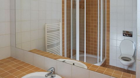 Apartament 3-osobowy z prysznicem