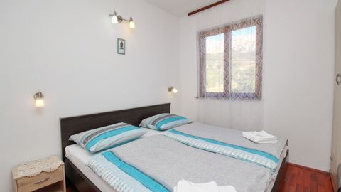 Apartament 4-osobowy na piętrze z klimatyzacją z 2 pomieszczeniami sypialnianymi (możliwa dostawka)