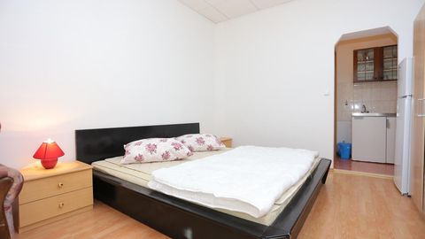 Apartament 3-osobowy z klimatyzacją z tarasem z 1 pomieszczeniem sypialnianym AS-15417-b
