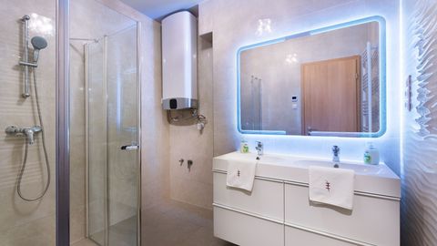 Apartament 4-osobowy Deluxe z prysznicem z 2 pomieszczeniami sypialnianymi