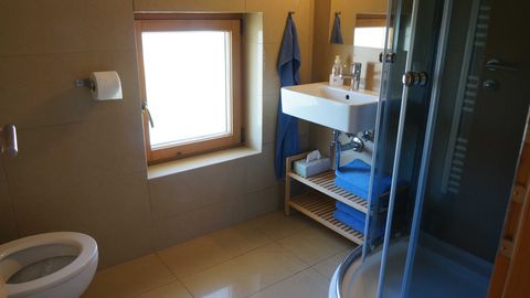 Pokój 4-osobowy z prysznicem ze wspólnym aneksem kuchennym