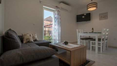 Apartament 6-osobowy z klimatyzacją z tarasem z 2 pomieszczeniami sypialnianymi A-14286-a