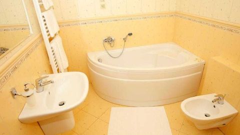 Pokój 2-osobowy z łazienką z prysznicem (możliwa dostawka)