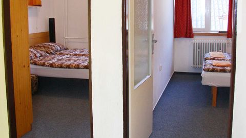 Pokój 4-osobowy z prysznicem z klimatyzacją (możliwa dostawka)
