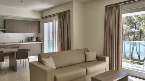 Apartament 4-osobowy Exclusive częściowy z widokiem na morze z 2 pomieszczeniami sypialnianymi