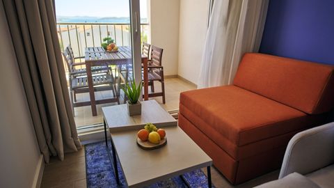 Apartament 4-osobowy z balkonem z widokiem na morze z 2 pomieszczeniami sypialnianymi