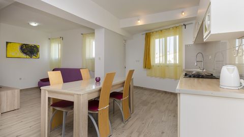 Apartament 4-osobowy z klimatyzacją z balkonem z 2 pomieszczeniami sypialnianymi