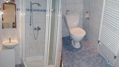 Pokój 4-osobowy z prysznicem z aneksem kuchennym