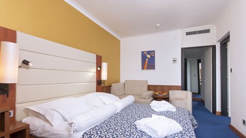 Rezydencja pokój 3-osobowy na piętrze z widokiem na morze z 2 pomieszczeniami sypialnianymi (możliwa dostawka)